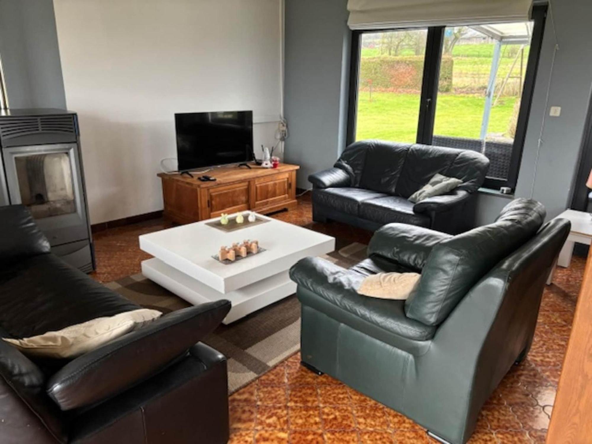 Sophisticated Holiday Home In Lierneux Near Forest エクステリア 写真
