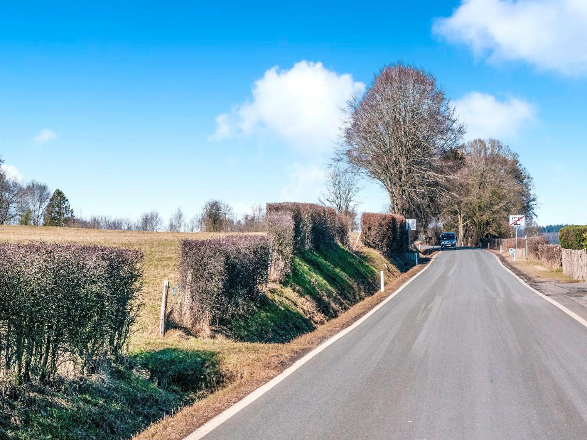 Sophisticated Holiday Home In Lierneux Near Forest エクステリア 写真