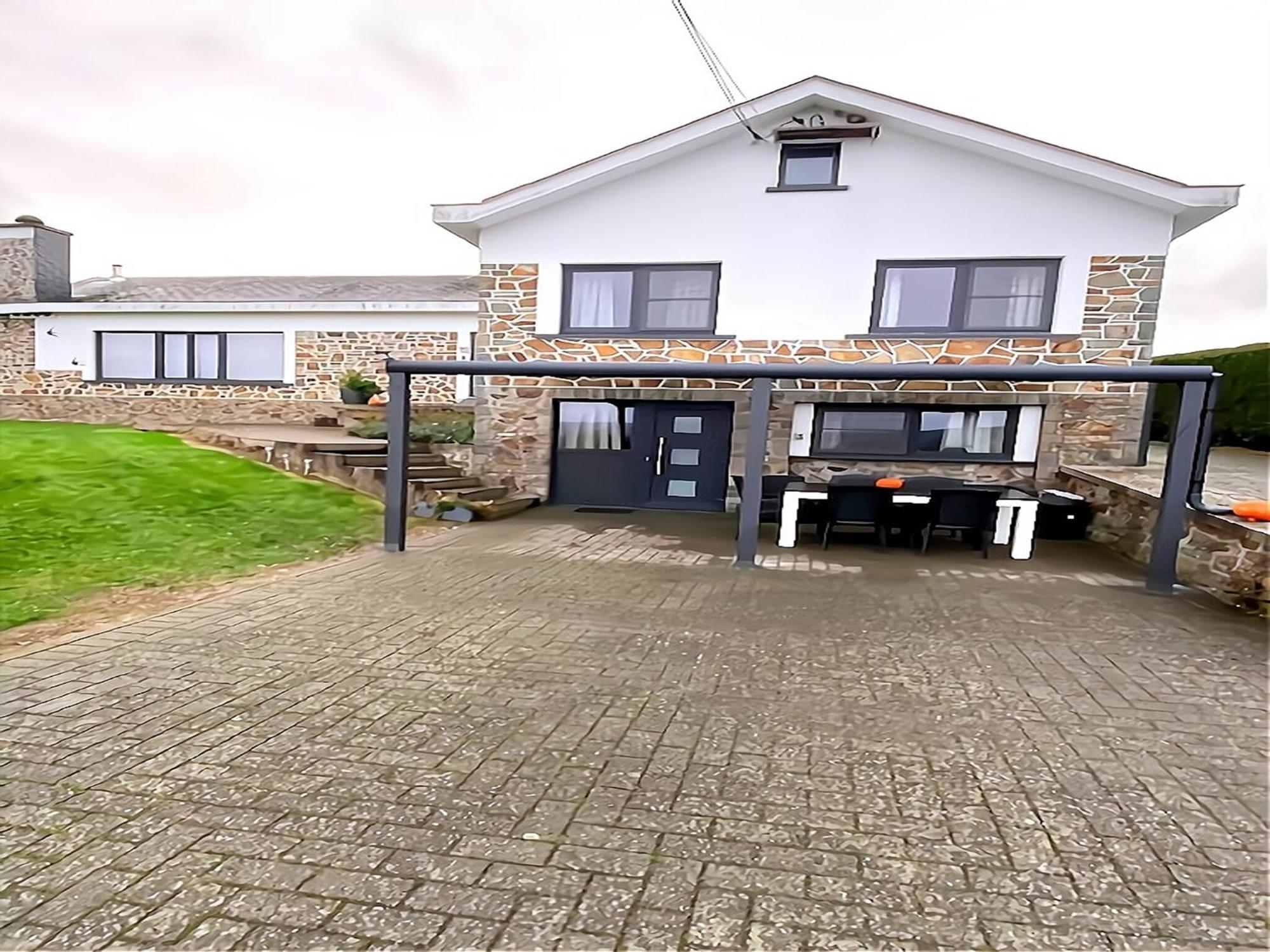 Sophisticated Holiday Home In Lierneux Near Forest エクステリア 写真