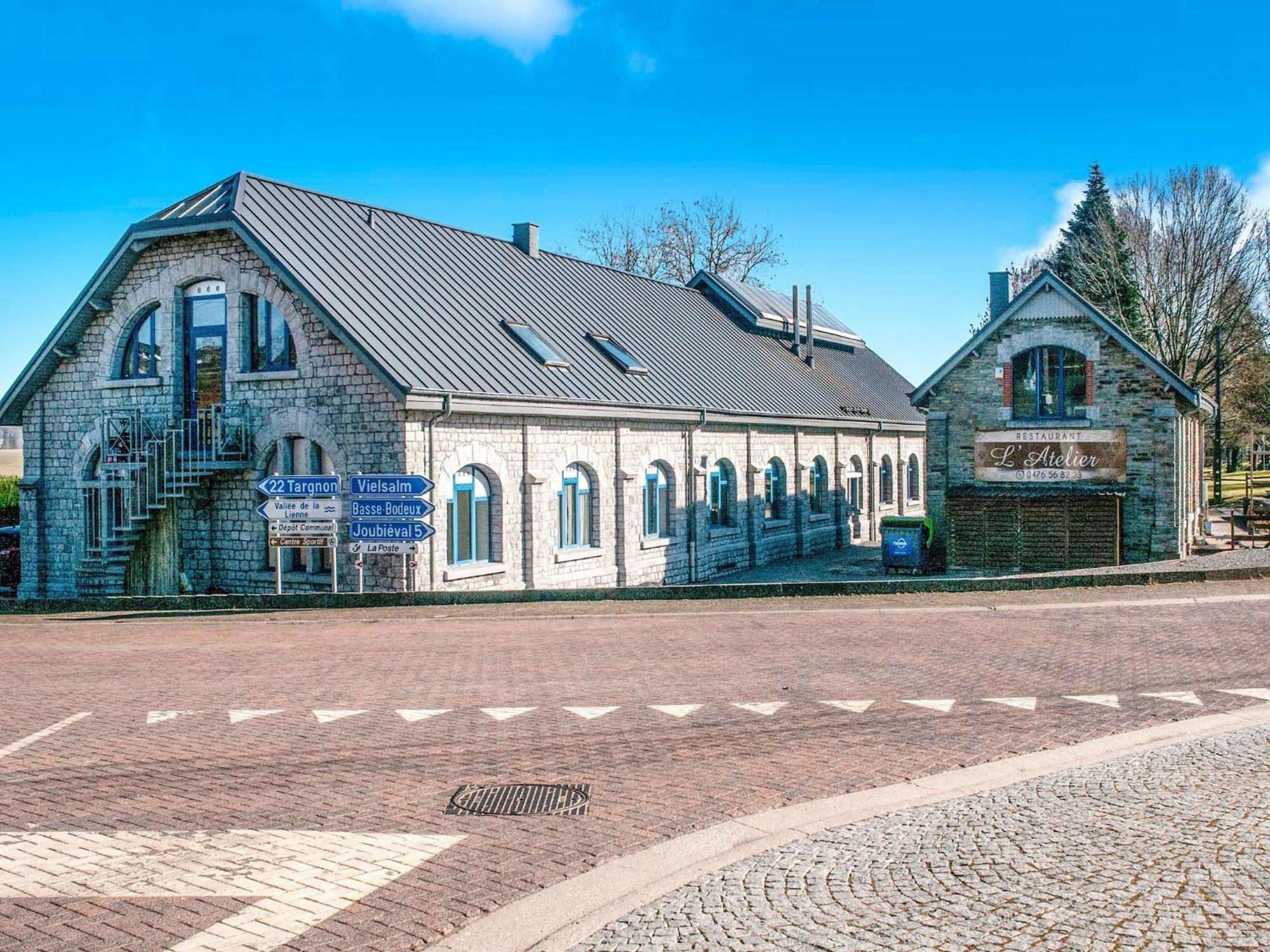 Sophisticated Holiday Home In Lierneux Near Forest エクステリア 写真