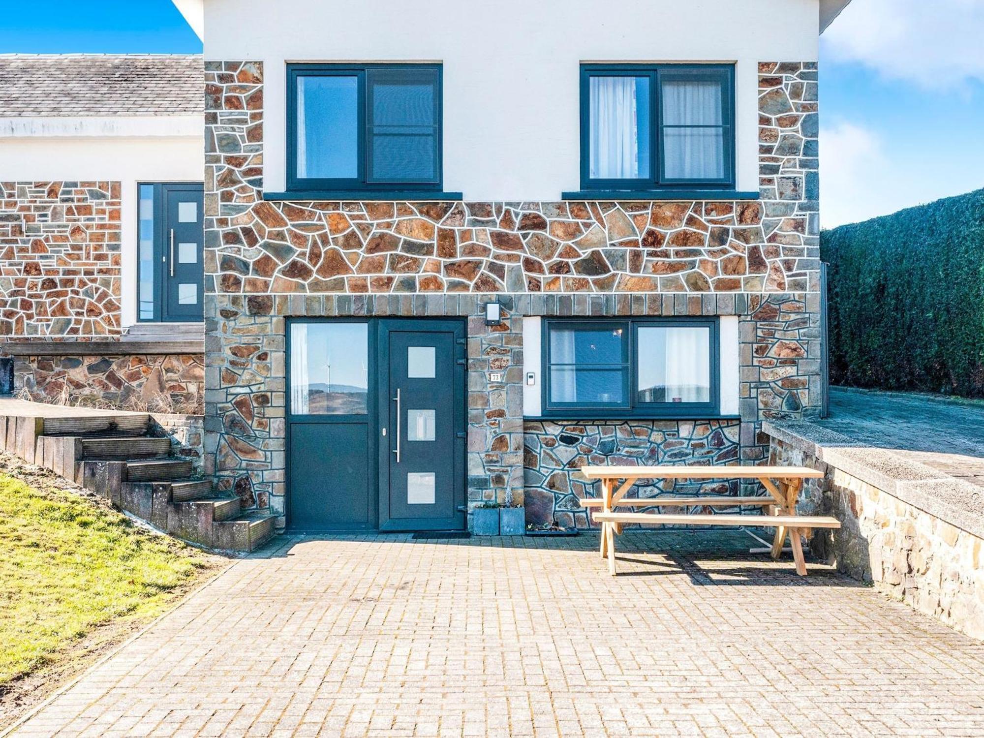 Sophisticated Holiday Home In Lierneux Near Forest エクステリア 写真